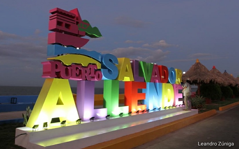 Big Letter sign Salvador Allende