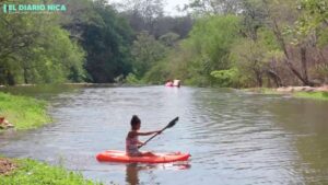 Woman paddling in Cascalojocje