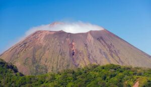 Volcano with a cloud o smoke